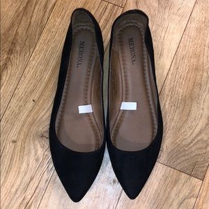 Black flats with pointed toe size 7.5